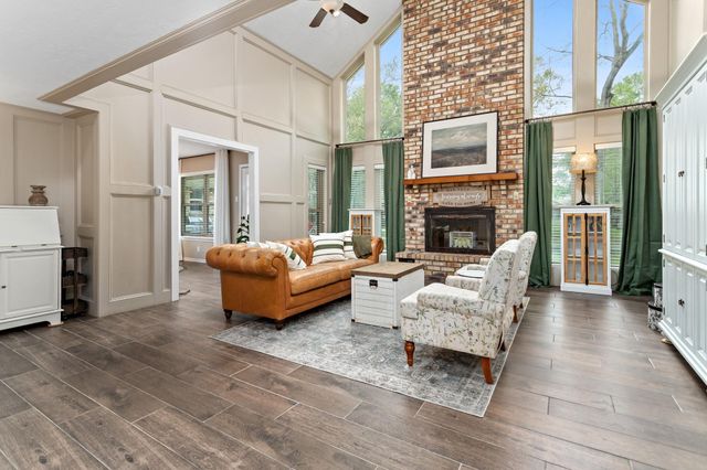 306 Creekside Loop, Sour Lake, TX 77659