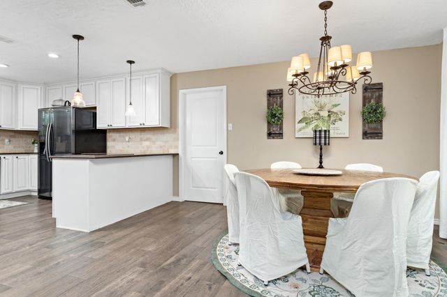 306 Creekside Loop, Sour Lake, TX 77659