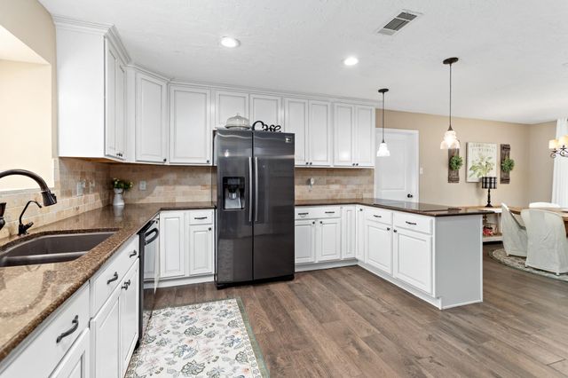 306 Creekside Loop, Sour Lake, TX 77659