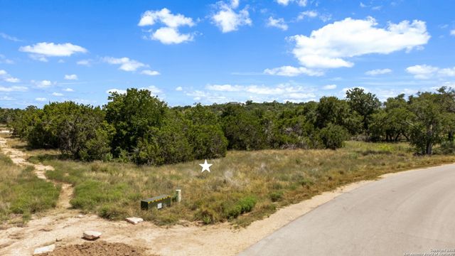 1746 Paradise Pkwy, Canyon Lake, TX 78133