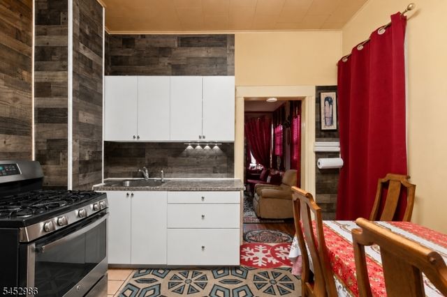 54 Genessee Ave 4, Paterson City, NJ 07503