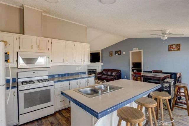 19032 Bonanza Trail, Helendale, CA 92342