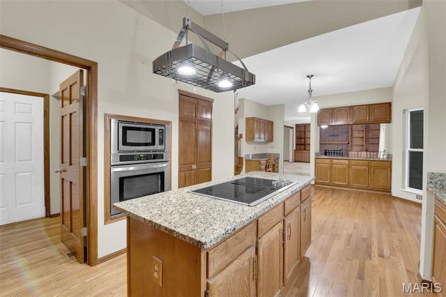 16015 Canterbury Estates Drive, Ellisville, MO 63021