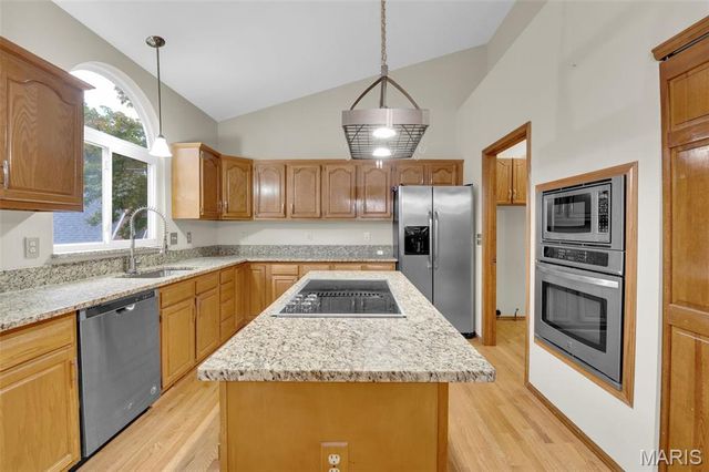 16015 Canterbury Estates Drive, Ellisville, MO 63021