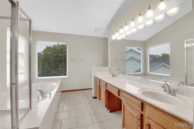 16015 Canterbury Estates Drive, Ellisville, MO 63021