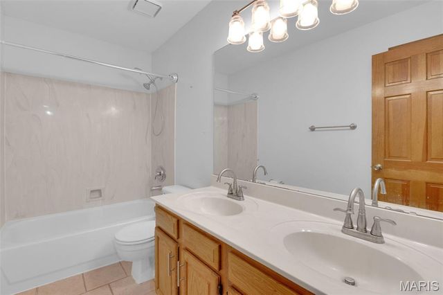 16015 Canterbury Estates Drive, Ellisville, MO 63021