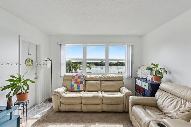 2223 Park Ln 314, Hollywood, FL 33021