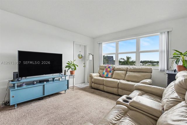 2223 Park Ln 314, Hollywood, FL 33021