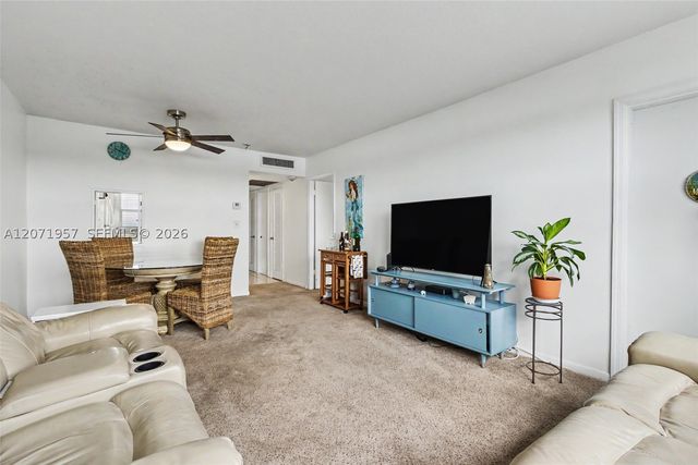 2223 Park Ln 314, Hollywood, FL 33021