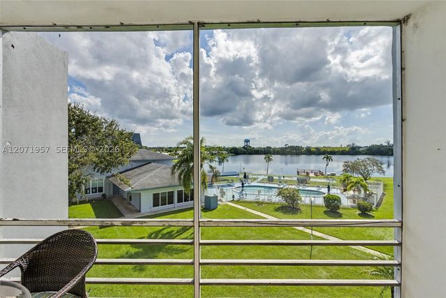 2223 Park Ln 314, Hollywood, FL 33021