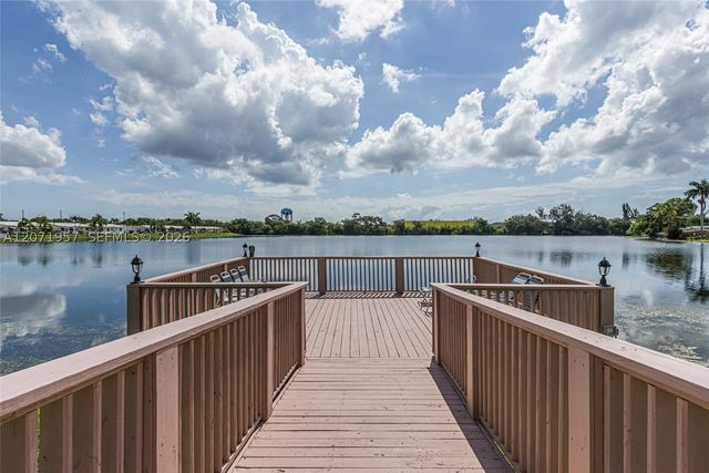2223 Park Ln 314, Hollywood, FL 33021