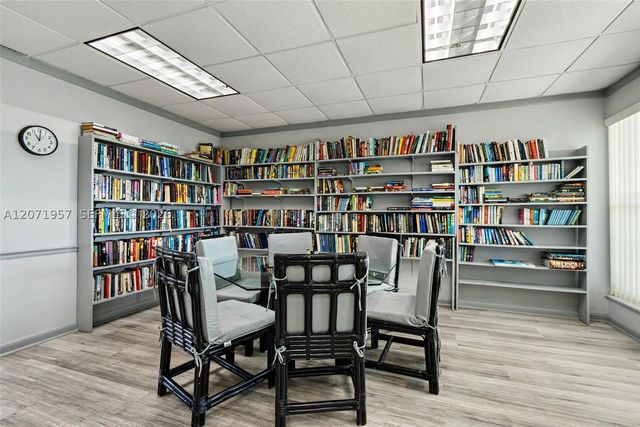 2223 Park Ln 314, Hollywood, FL 33021
