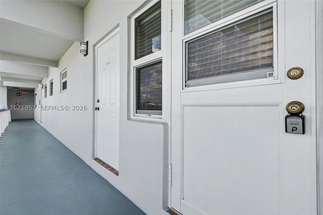 2223 Park Ln 314, Hollywood, FL 33021