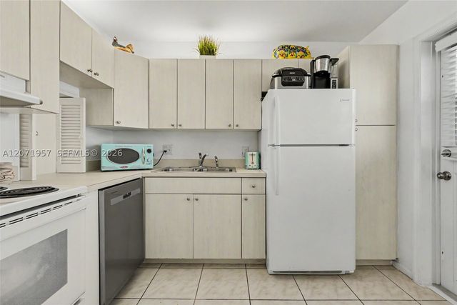 2223 Park Ln 314, Hollywood, FL 33021