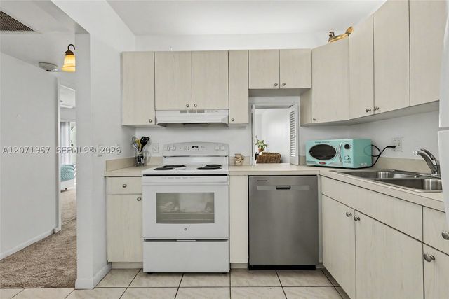 2223 Park Ln 314, Hollywood, FL 33021