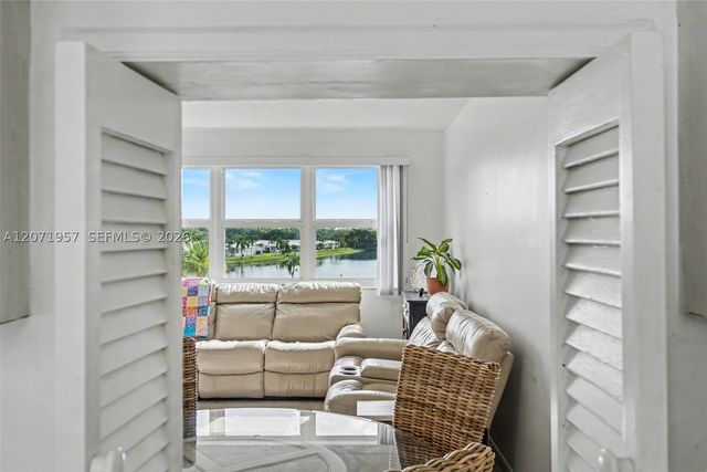2223 Park Ln 314, Hollywood, FL 33021