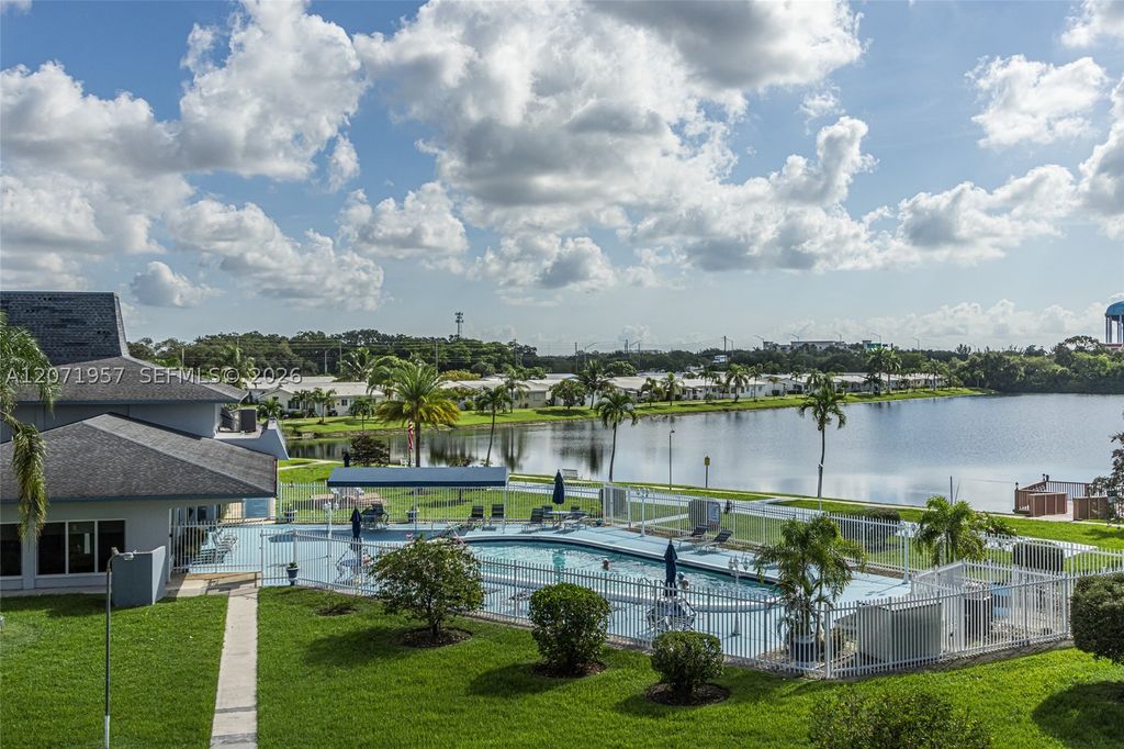 2223 Park Ln 314, Hollywood, FL 33021