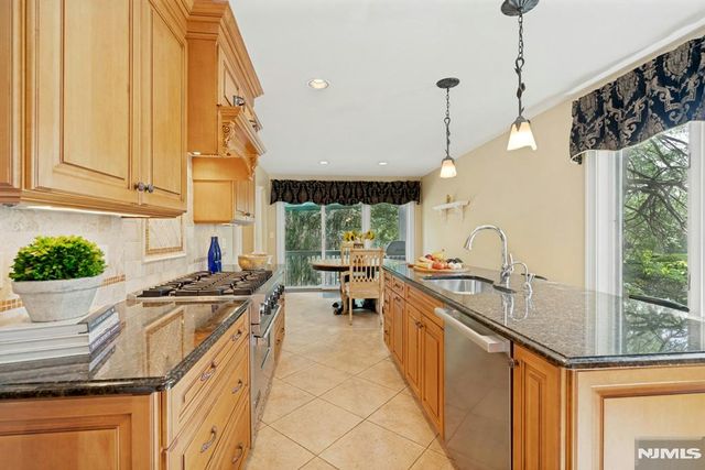 111 Storms Drive, Mahwah, NJ 07430