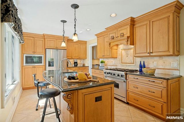 111 Storms Drive, Mahwah, NJ 07430