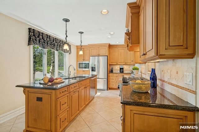 111 Storms Drive, Mahwah, NJ 07430