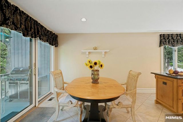 111 Storms Drive, Mahwah, NJ 07430