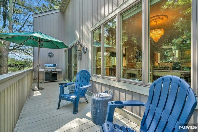 111 Storms Drive, Mahwah, NJ 07430