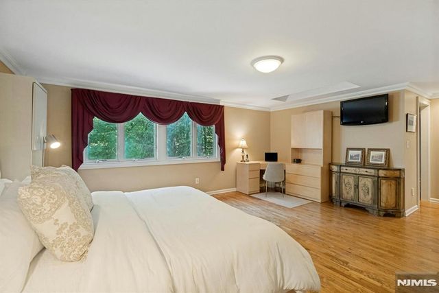 111 Storms Drive, Mahwah, NJ 07430