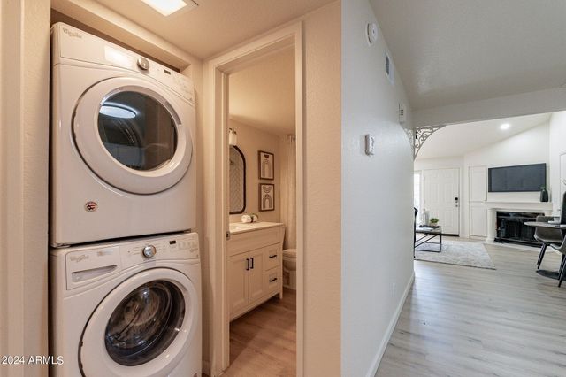 4901 S CALLE LOS CERROS Drive 237, Tempe, AZ 85282