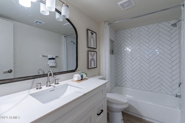 4901 S CALLE LOS CERROS Drive 237, Tempe, AZ 85282