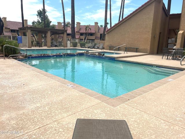 4901 S CALLE LOS CERROS Drive 237, Tempe, AZ 85282