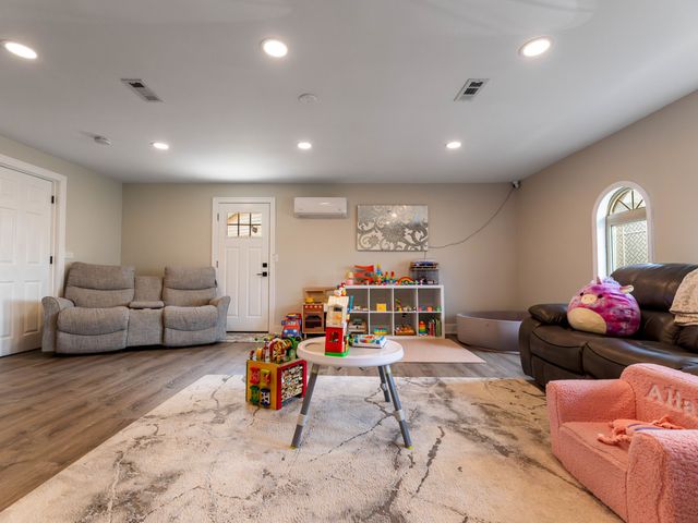 8625 W 81st Street, Justice, IL 60458