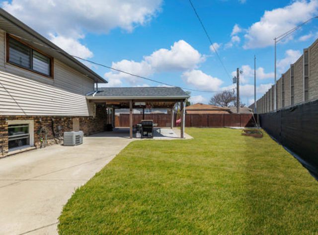 8625 W 81st Street, Justice, IL 60458