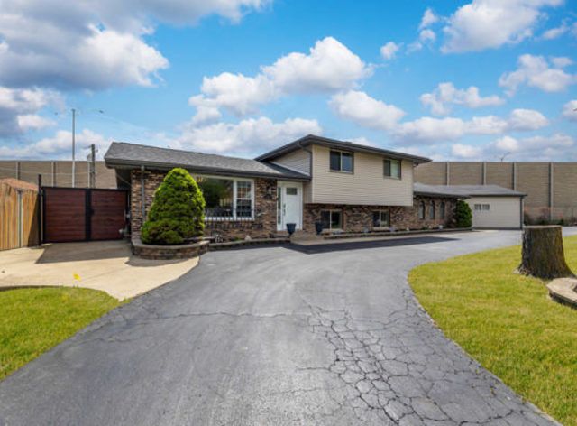 8625 W 81st Street, Justice, IL 60458