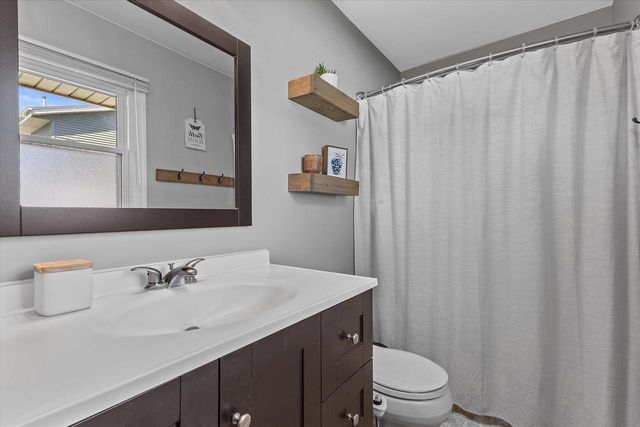8674 Wildwood DRIVE, Oak Creek, WI 53154