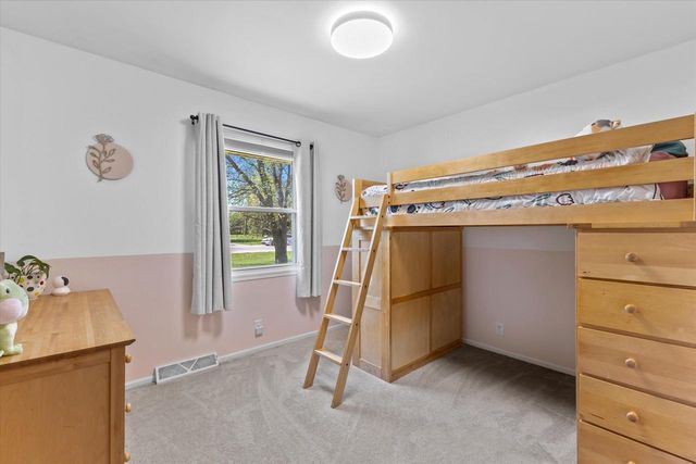 8674 Wildwood DRIVE, Oak Creek, WI 53154