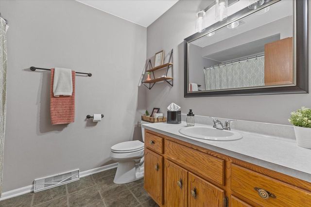 8674 Wildwood DRIVE, Oak Creek, WI 53154