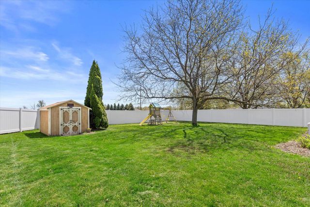 8674 Wildwood DRIVE, Oak Creek, WI 53154