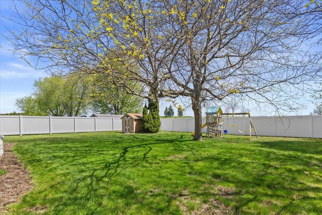 8674 Wildwood DRIVE, Oak Creek, WI 53154