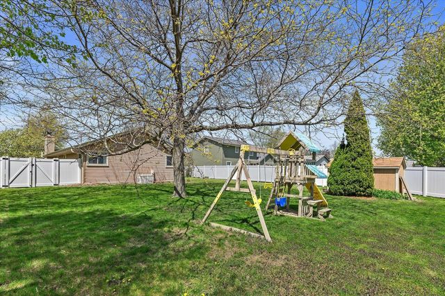 8674 Wildwood DRIVE, Oak Creek, WI 53154