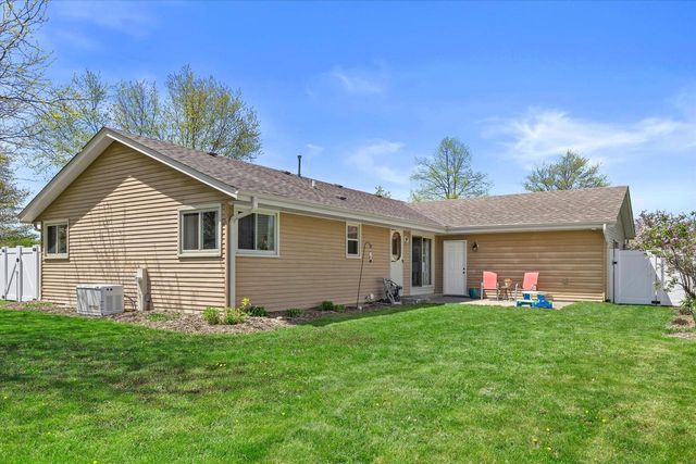 8674 Wildwood DRIVE, Oak Creek, WI 53154