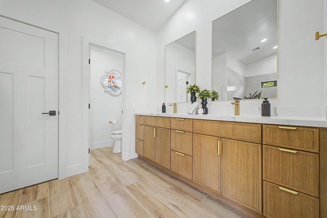 6002 E WINCHCOMB Drive, Scottsdale, AZ 85254