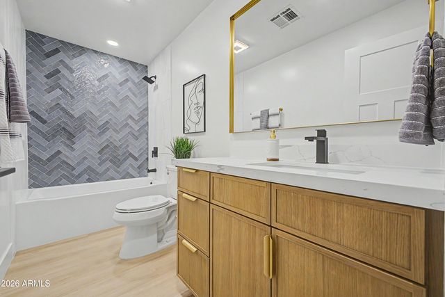 6002 E WINCHCOMB Drive, Scottsdale, AZ 85254