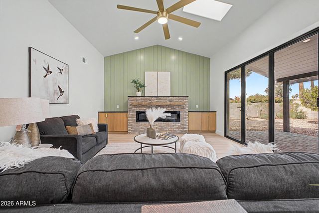 6002 E WINCHCOMB Drive, Scottsdale, AZ 85254