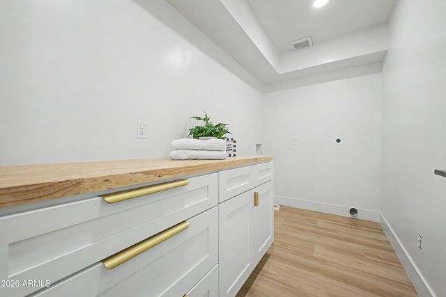 6002 E WINCHCOMB Drive, Scottsdale, AZ 85254