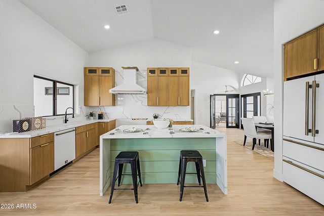 6002 E WINCHCOMB Drive, Scottsdale, AZ 85254
