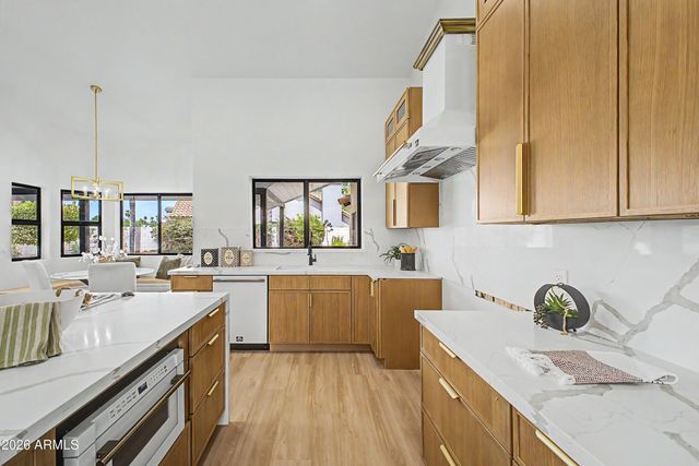6002 E WINCHCOMB Drive, Scottsdale, AZ 85254