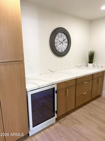 6002 E WINCHCOMB Drive, Scottsdale, AZ 85254