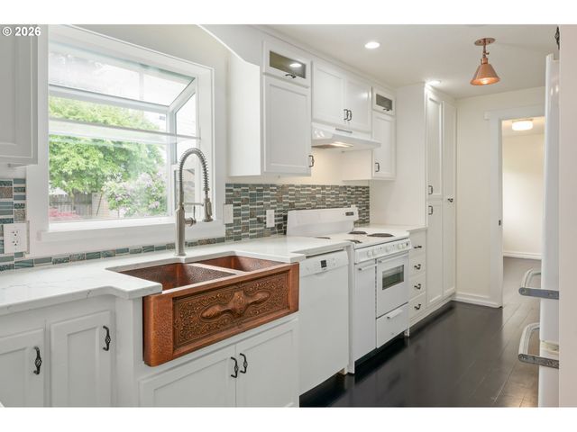 671 TANEY St, Eugene, OR 97402