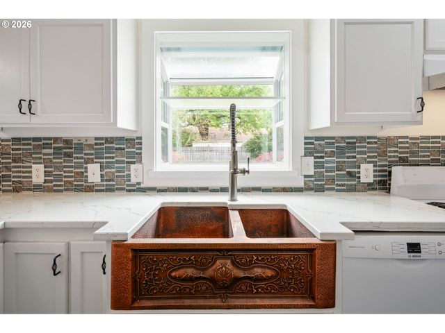 671 TANEY St, Eugene, OR 97402