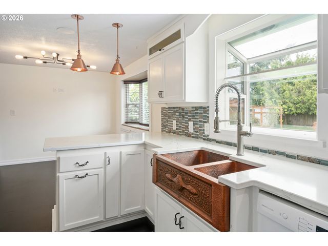 671 TANEY St, Eugene, OR 97402